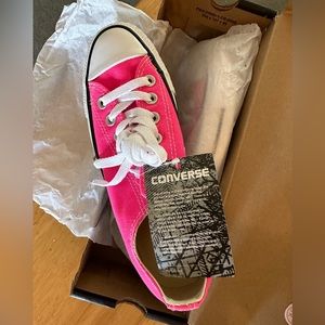 Converse Pink Chuck Taylor Low Tops Size 6.5 Womens NWT
